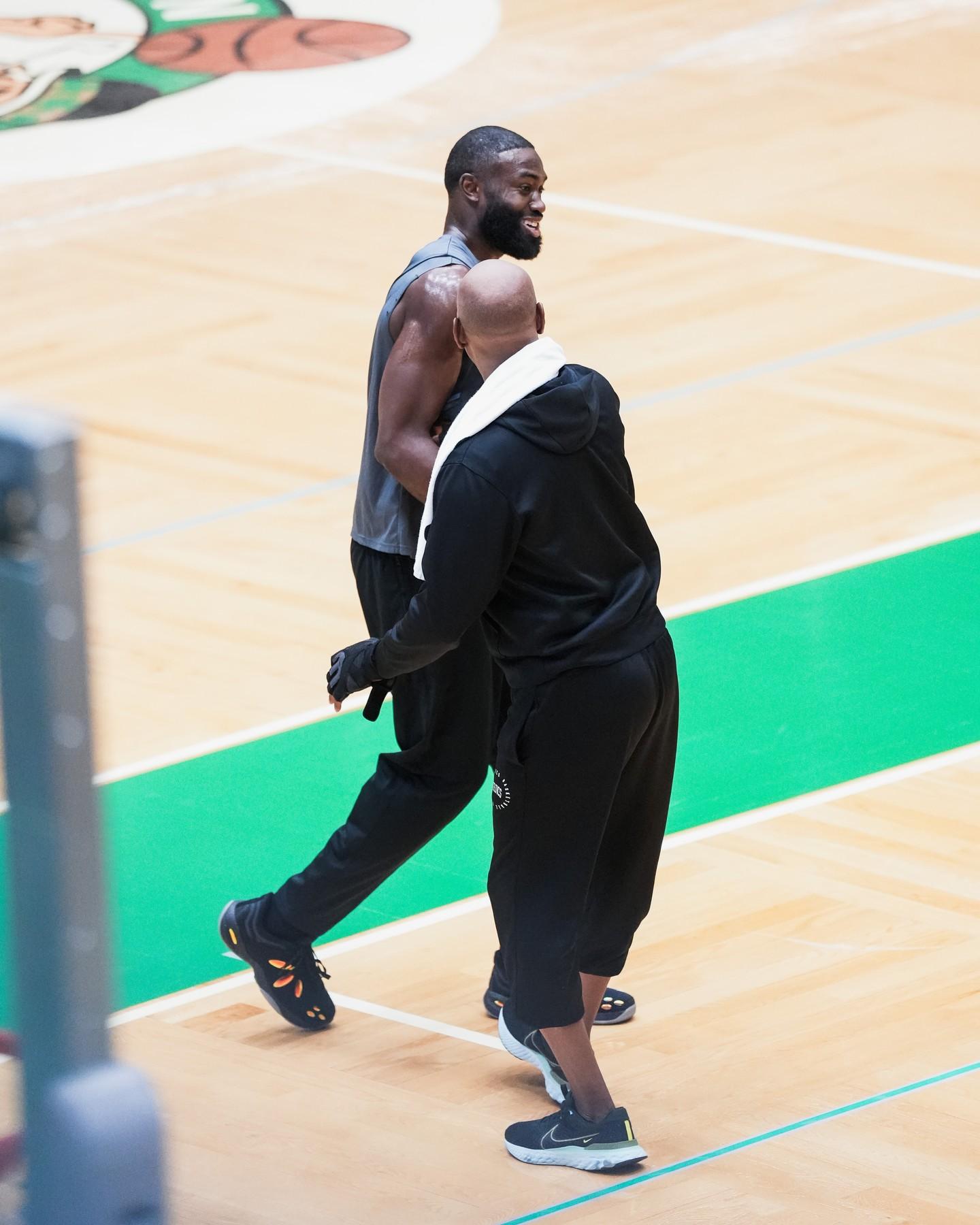 场常规赛, 虎扑, 绿军官方晒